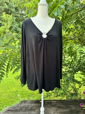 NWT Como Black Woman 2X Black Long Sleeve Keyhole Sweater Knit Top Plus Size